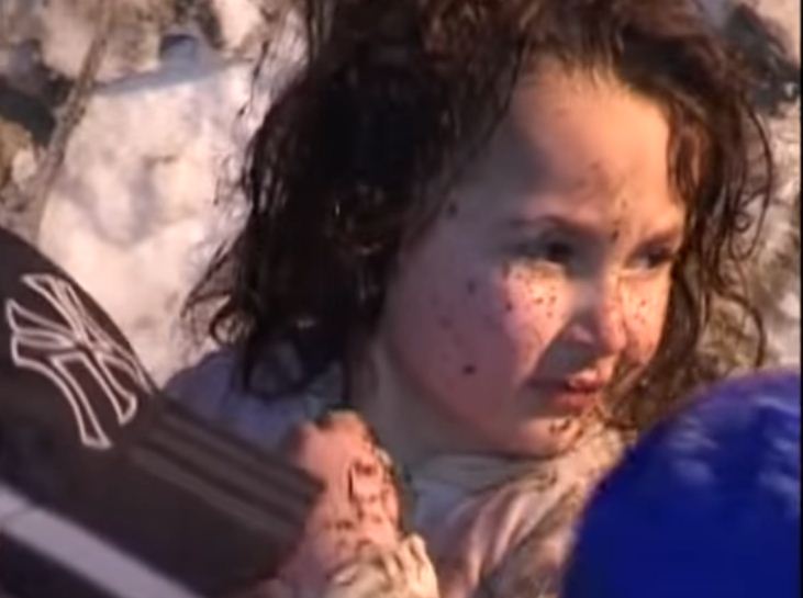 Momenti kur hoxha dëgjoi zërin e Amserës nën gërmadha