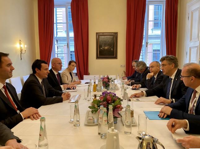 Kurti takon Pllenkoviqin, merr mbështetjen kroate për liberalizim të vizave