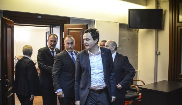 Haradinaj i bën thirrje Kurtit: Mos e largo taksën pa njohje