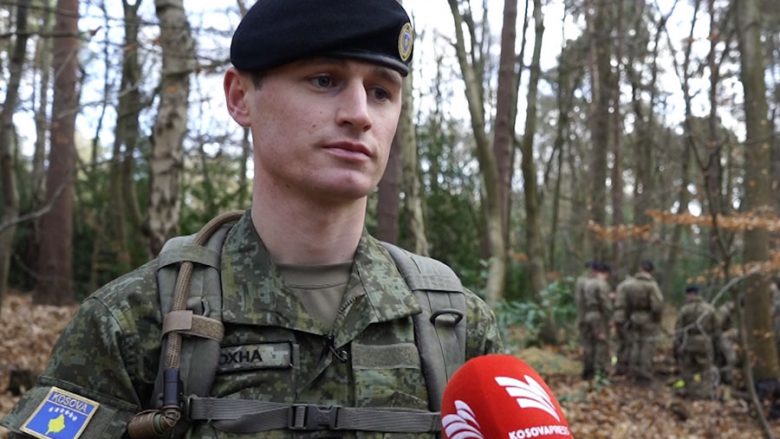 Kapiteni i FSK-së trajnon kadetët e Akademisë Mbretërore në Britani të Madhe