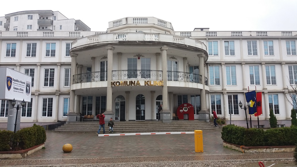 Caktohet arrest shtëpiak edhe për dy zyrtarët e Komunës së Klinës