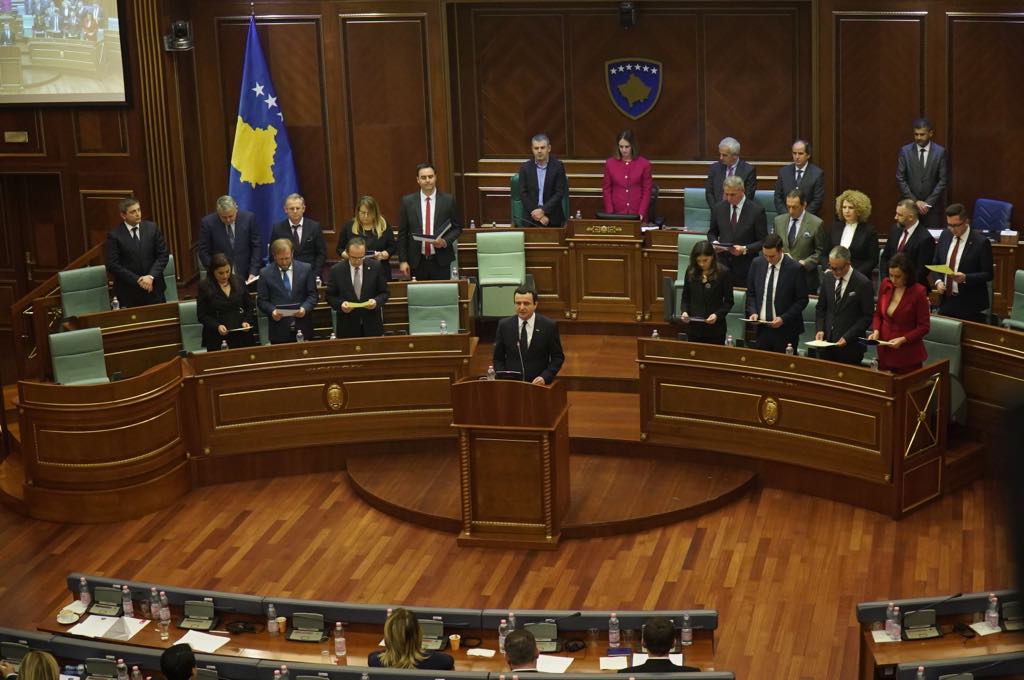 Kurti sot merr detyrën, pritet mbledhja e kabinetit të ri qeveritar