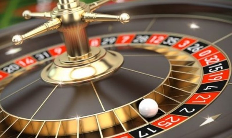 Istog: Shoqërohen në stacion policor 4 persona të dyshuar për organizim të skemave piramidale dhe bixhozit