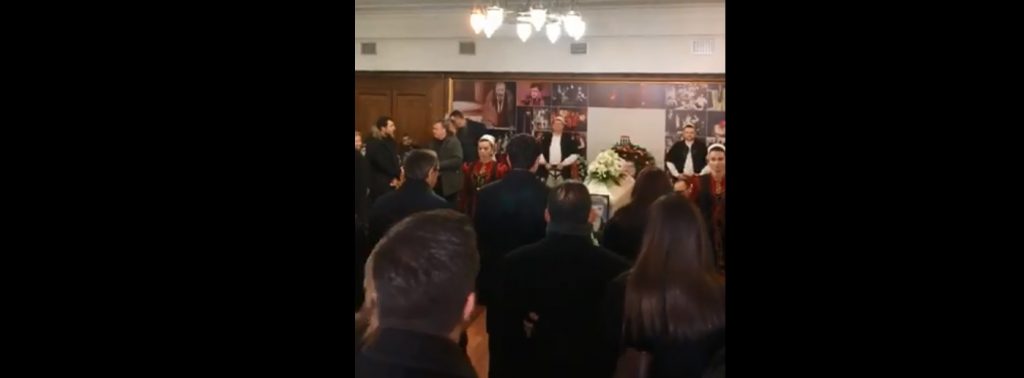 Kurti me kabinetin qeveritar bën homazhe në nderim të Nexhmije Pagarushës