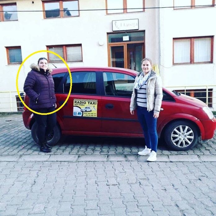 Njihuni me shoferen e taksisë nga Rahoveci, punon vetëm me pasagjeret e gjinisë femërore