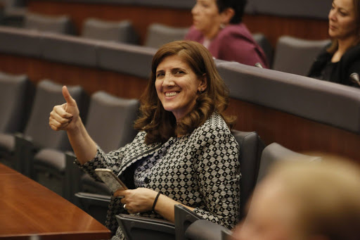 Musliu ia vendos Kurtit flamurin e Kosovës (Video)