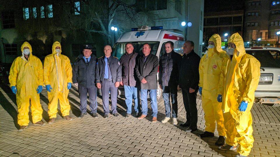 I infektuari nga Podujeva është i fshatit Dumnicë, komuna ia dezinfekton shtëpinë