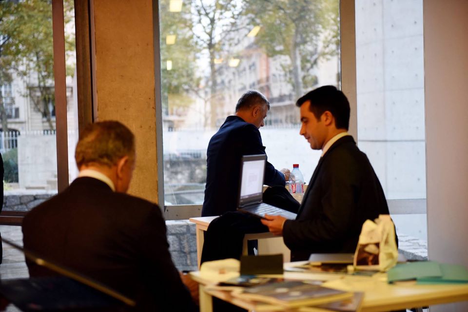 Këshilltari i Thaçit i jep leksion ligjor Kurtit e Abazit për informacionet e klasifikuara