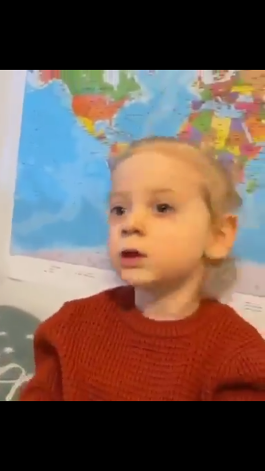 I mërzitur që s’mund të vijë në Kosovë, kjo është porosia e vogëlushit shqiptar që jeton në Finlandë