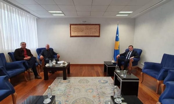 Bulliqi e Isufi s’bëjn asgjë për kufirin as me Qeverinë Kurti, jepin dorëheqje duke akuzuar LDK-në