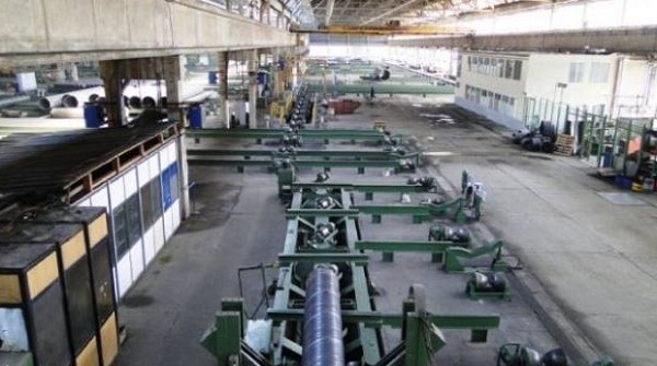 ‘Punëtorëve të fabrikave që prodhojnë s’u ndalohet të shkojnë në punë’