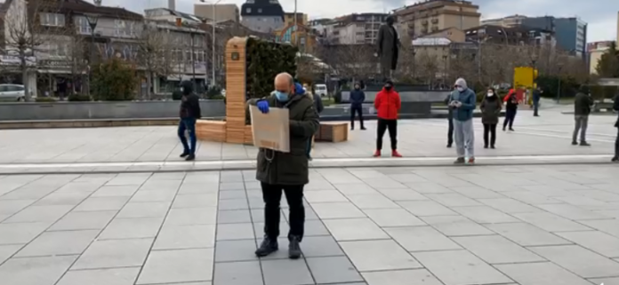 Fillon protesta e VV-së para Kuvendit