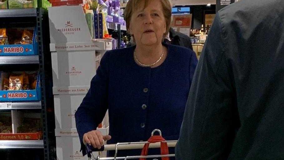 Kohë pandemie, Angela Merkel i bën vetë blerjet në market