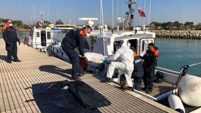 Infermierja italiane që po mjekonte pacientët me coronavirus i jep fund jetës duke u hedhur në lum, kishte simptoma të virusit