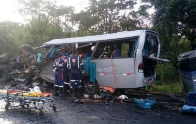 Tronditet bota e sportit, aksidenti me autobus i merr jetën 8 futbollistëve