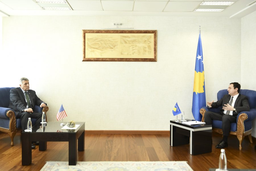 Kosnett e përgëzon Kurtin për performancën e deritanishme të qeverisë
