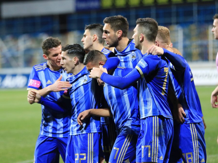 Futbollistët shqiptarë vazhdojnë ta udhëheqin Lokomotivën