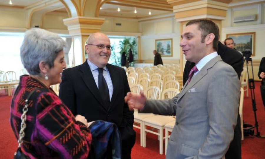 Adriatik Kelmendi e braktis Vetonin për Shkëlqimin, kalon nga KTV në Klan