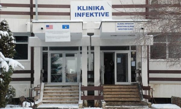 Rrëfimet e mjekëve – Afër pacientëve, distancë në shtëpi