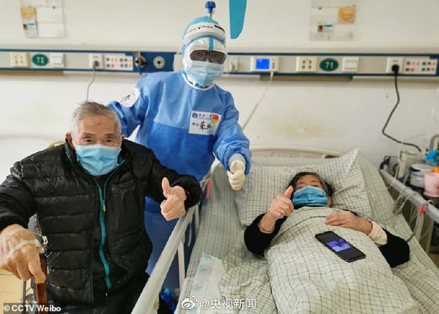 Çifti kinez 98 e 85-vjeç shërohet nga koronavirusi