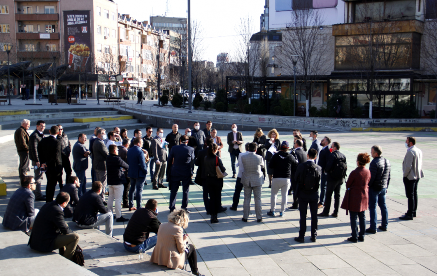 Hajdari njëherë në shesh, e tash mban takime jashtë Ministrisë