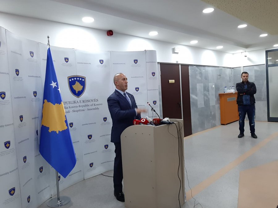 Haradinaj thotë se raportet me SHBA-në i dëmton mosuniteti, jo taksa
