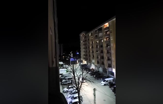 Edhe në Fushë Kosovë duartrokiten mjekët, policët e infermierët