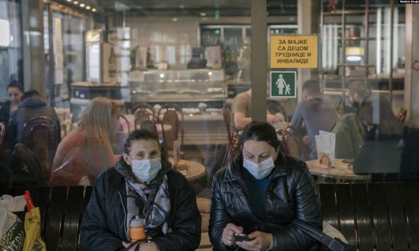 Serbët e Kosovës zbatojnë urdhrat e Serbisë: Testet me COVID-19 i dërgojnë në Beograd