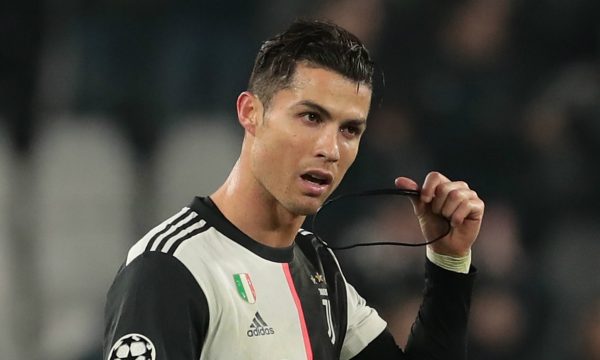 S’e duan bashkëlojtarët, Ronaldo ha drekë i vetëm