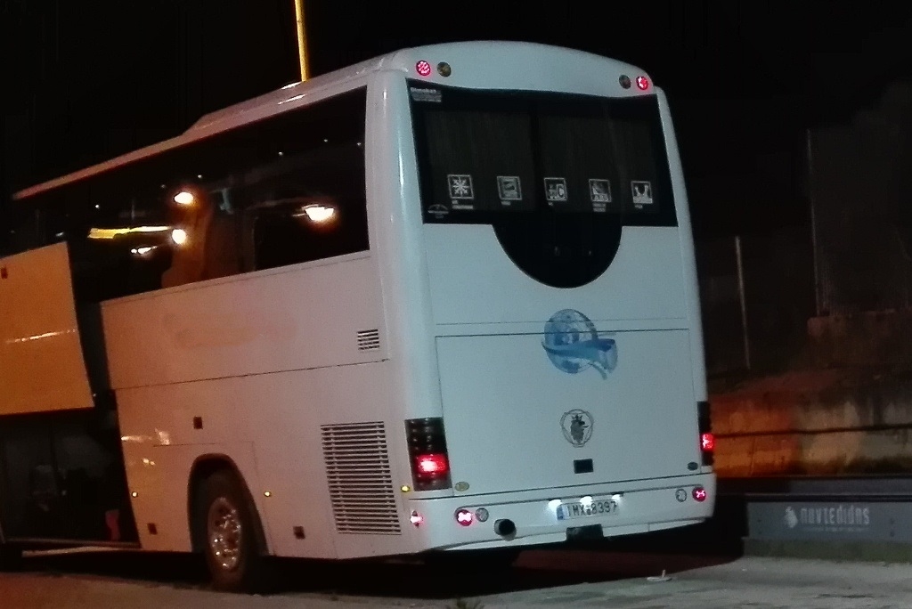Frika nga koronavirusi: Autobusi me targa nga Jarinja merr me autobus serbët e Klinës