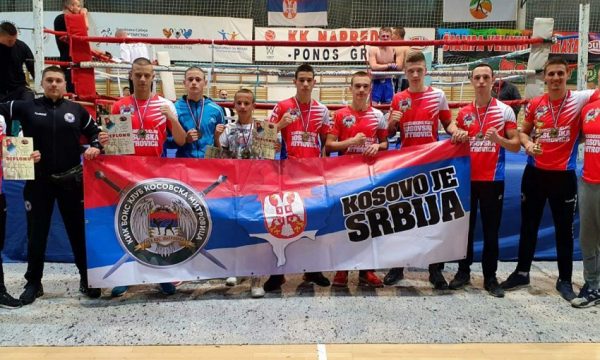 Skandaloze: Jetojnë dhe veprojnë në Kosovë, por bartin parulla “Kosova është Serbi”!