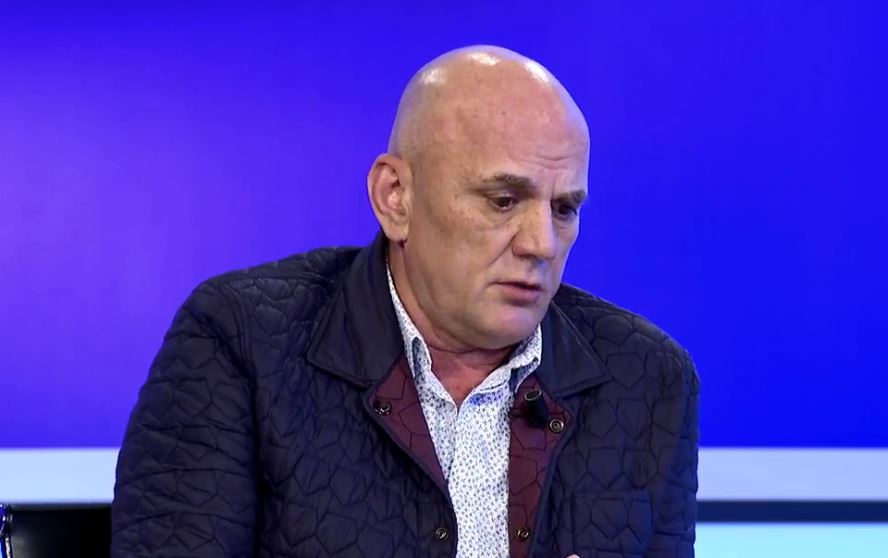 Geci: “Kur hyp me e krasit lisin, mos i msho asaj dege ku je ti”