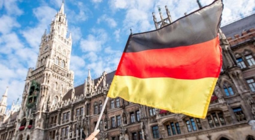 Gjermania planifikon t’i lejojë tubimet deri në 10 persona për festat e fundvitit