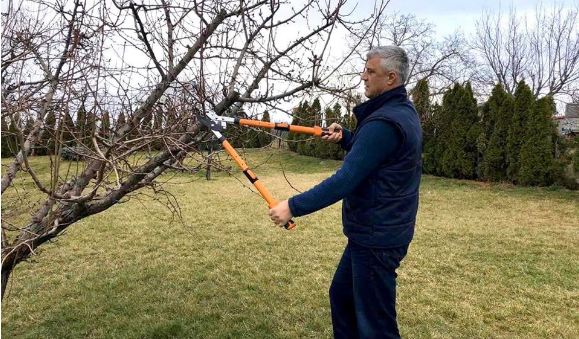 Në prag të pranverës, Thaçi krasit pipat e tepërt
