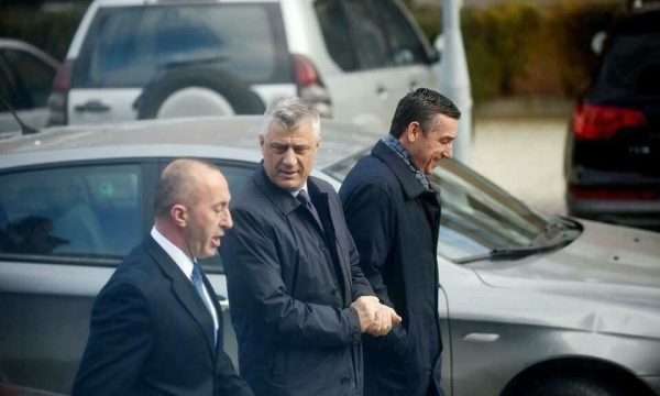 Thaçi i reagon Haradinajt: Mos e pengoni arritjen e marrëveshjes, Trump po punon për paqe