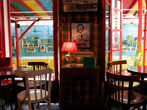 Shqipëria, pas shkollave mbyll edhe baret si masë mbrojtëse nga koronavirusi