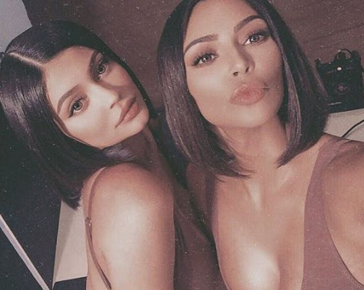 Motrat Kardashian me pozat e fundit ngacmojnë imagjinatën e ndjekësve