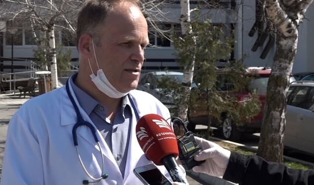 Mjeku Valbon Krasniqi njofton për gjendjen e personave të shtrirë në Infektivë