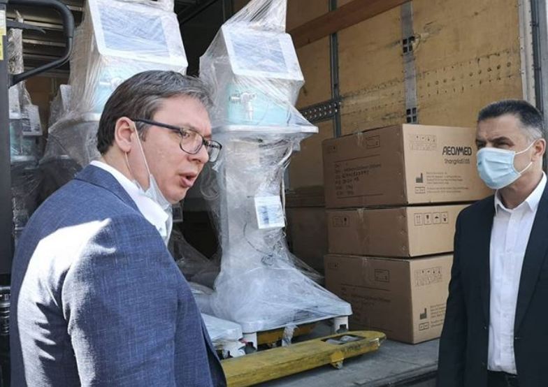 Vuçiq: I kemi dërguar 248 kamionë me ndihma në Kosovë