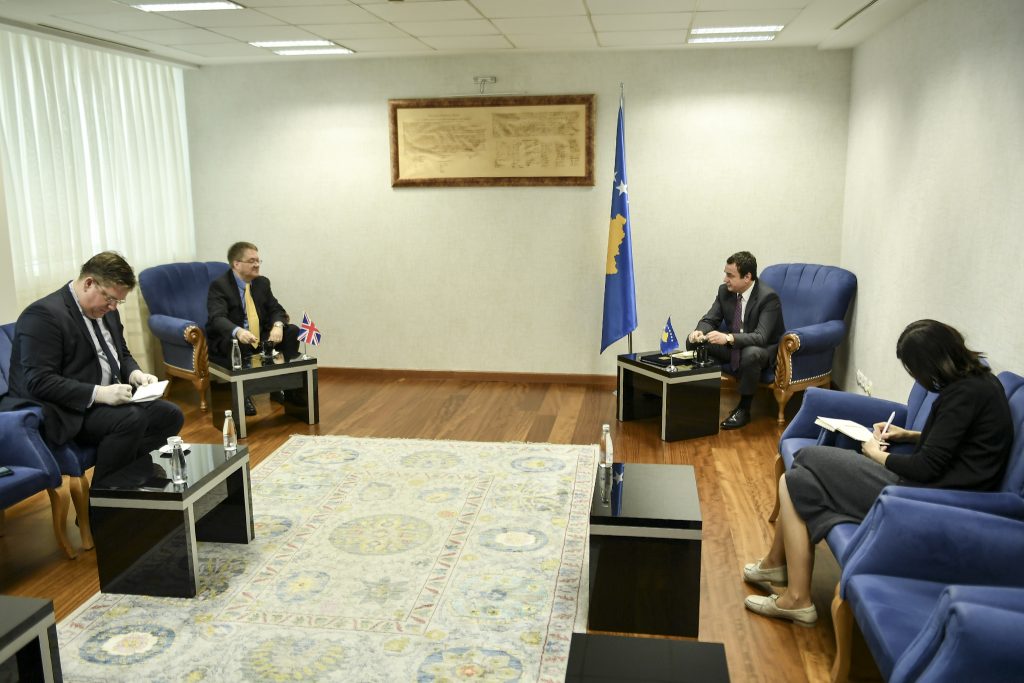 Kurti takon Abbott, merr mbështetjen e Mbretërisë së Bashkuar për pandeminë
