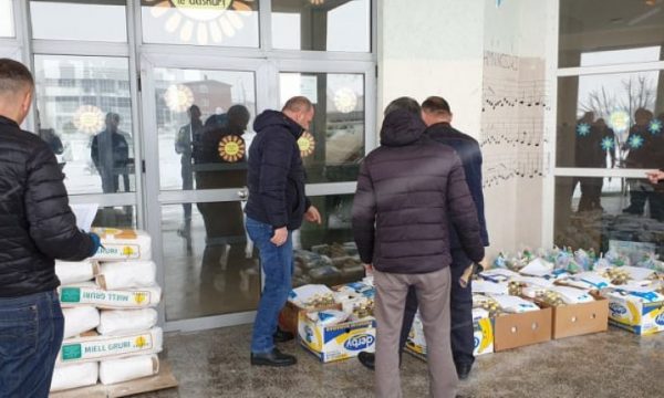 Fillon shpërndarja e 600 pakove për familjet në nevojë të Komunës së Drenasit
