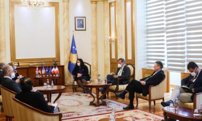 Osmani takon ambasadorët e Kuintit dhe të Zyrës së BE-së