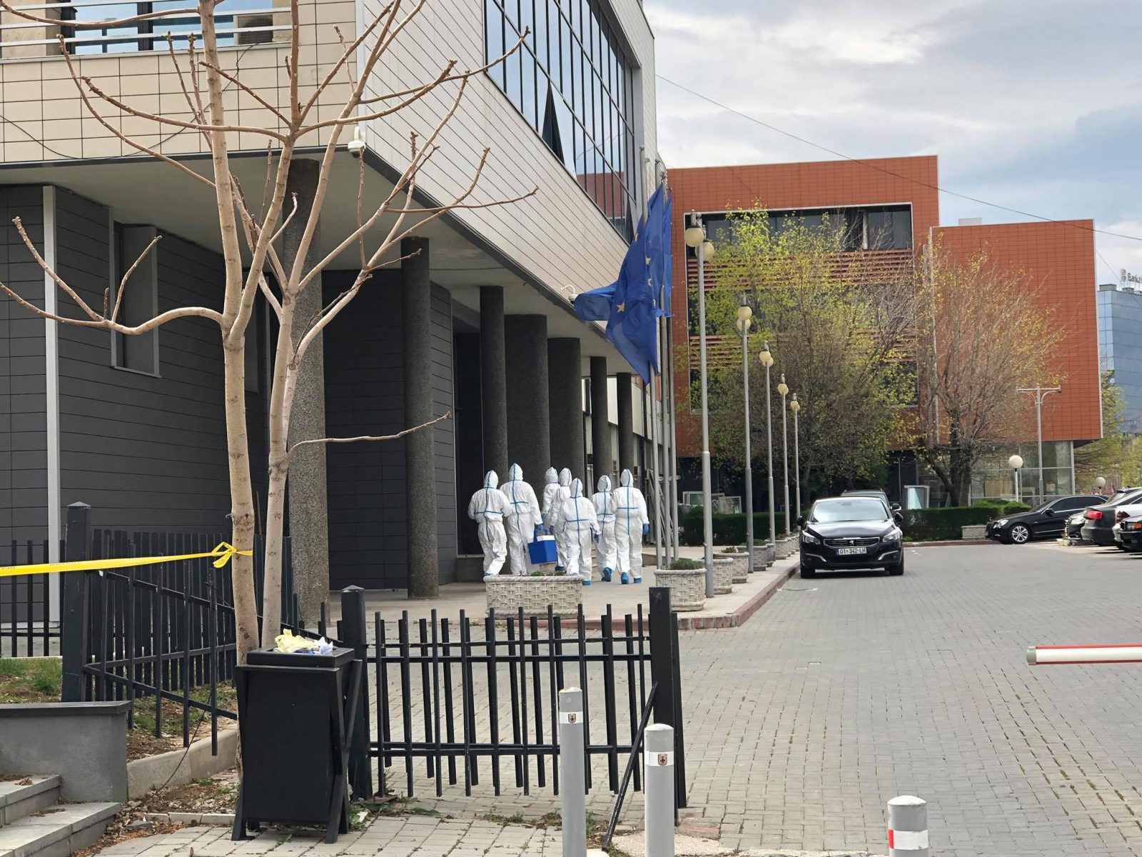 Ekipet e IKSHPK-së në Kuvend: Kontrollojnë deputetët për simptoma të koronavirusit