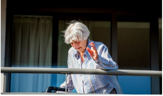 107-vjeçarja kurohet nga koronavirusi