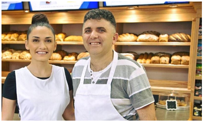 Gjest i mirë: Kosovari shpërndan bukë falas në Kanada, për të moshuarit që nuk mund të dalin nga shtëpia