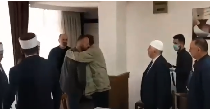 Në ditën e parë të Ramazanit, i falet gjaku familjes së personit që aksidentojë të riun në Gjilan