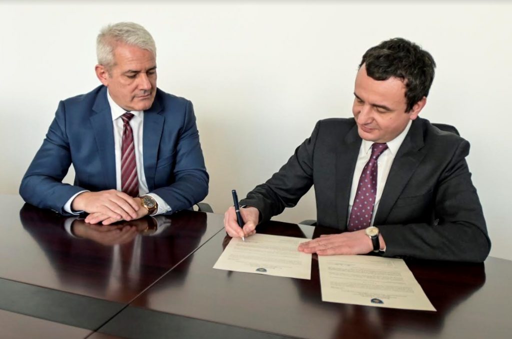 Zv/ministri Sveçla i pajisë me leje deputetët që të marrin pjesë në seancë