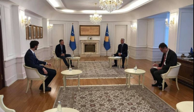 Thaçi nis takimin e fundit për sot, pret në zyre Veselin