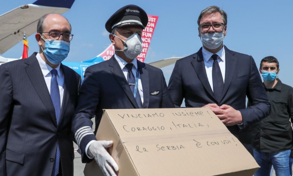 Serbia ia dërgon Italisë katër aeroplanë me pajisje mjekësore
