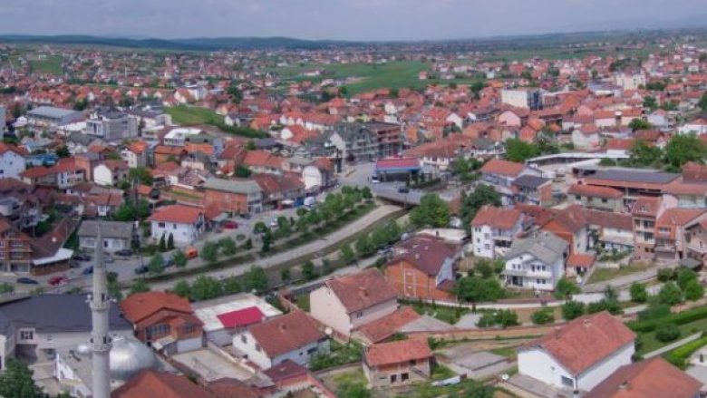 Vizitat familjare bëhen problem në Shtime, u bëhet apel qytetarëve të mbajnë distancën